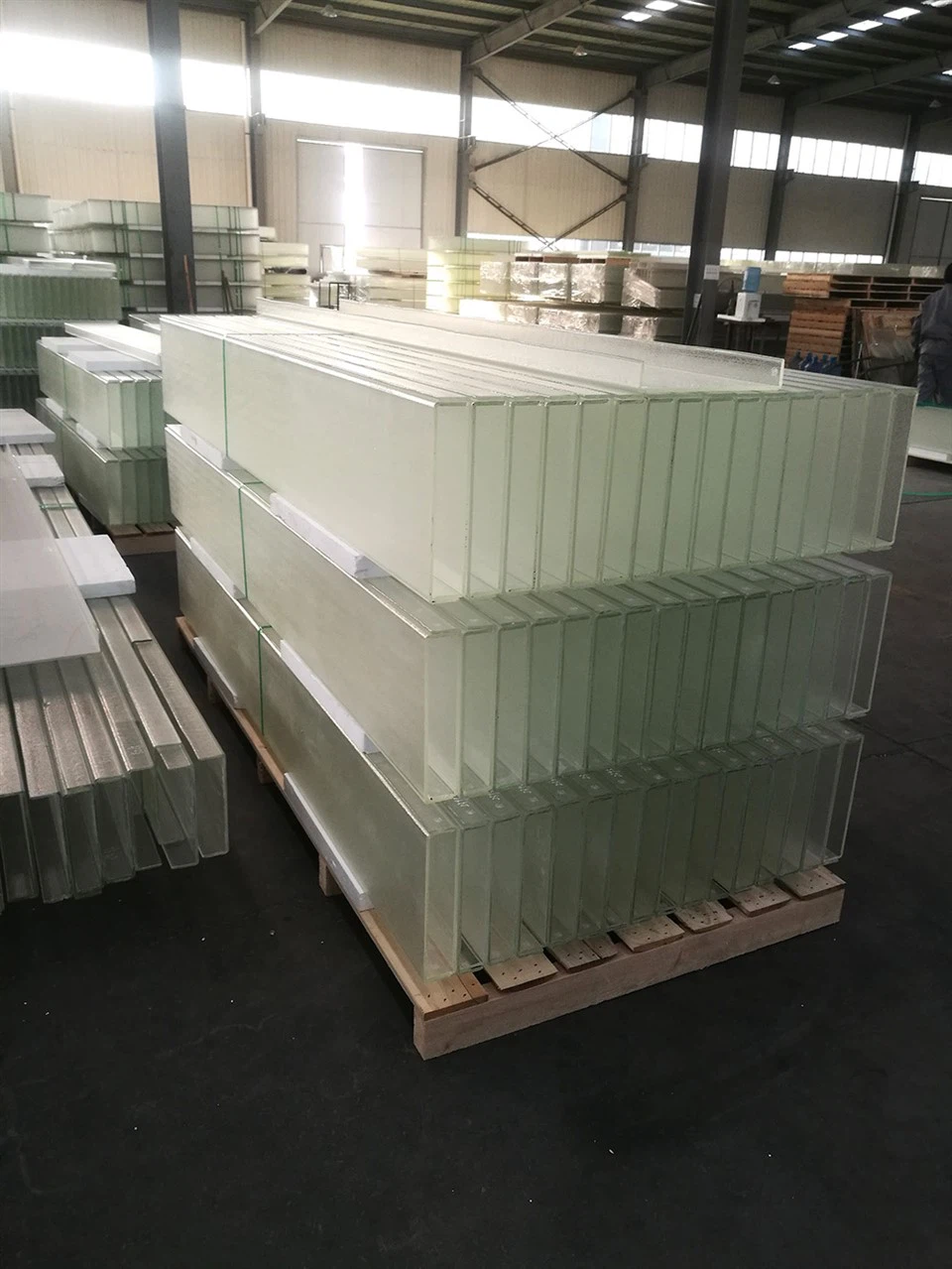 Qo'shimcha katta temperli u kanalli shisha devor san'ati